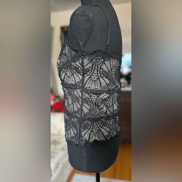VINTAGE THE LIMITED black lace sleeveless cami with beige colored lining - Picture 2 of 12